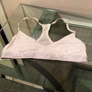 🛍Free gift 🎁 with any purchase🛍⬇️Price Drop⬇️Calvin Klein sports bra